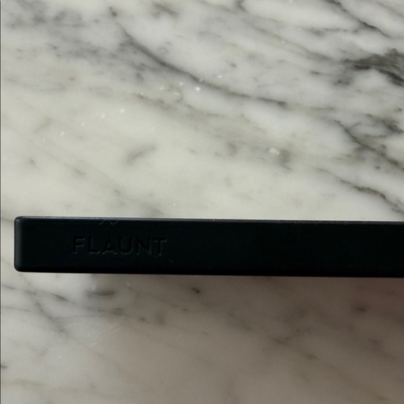 Sleek Flaunt Square Black iPhone 15 ProMax Case - Picture 3 of 3